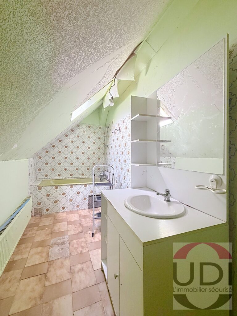 Maison 4 pièces 115 m² · à Saint-Silvain-Bas-le-Roc · 115 m² · 28 000 €